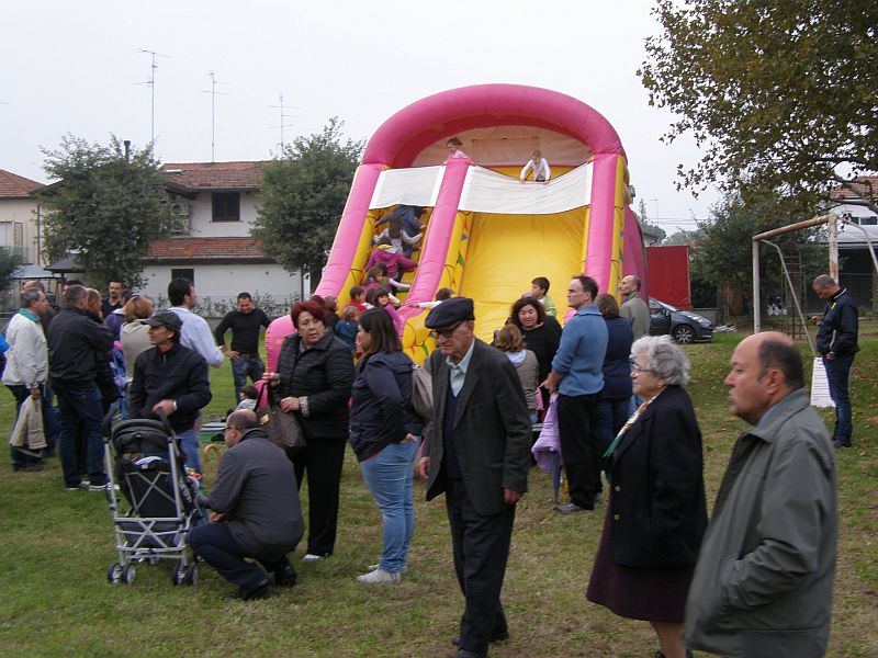 Mezzano Sagra di San Cristoforo: Il gonfiabile presso il campo da calcio