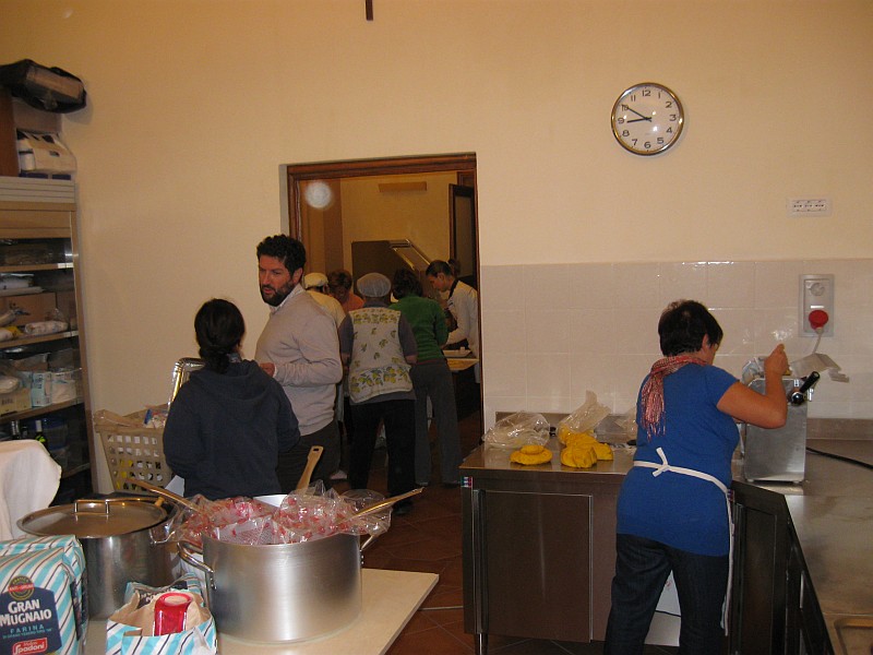 Sagra 2013: Preparazione Cappelletti