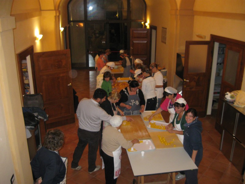 Sagra 2013: Preparazione Cappelletti