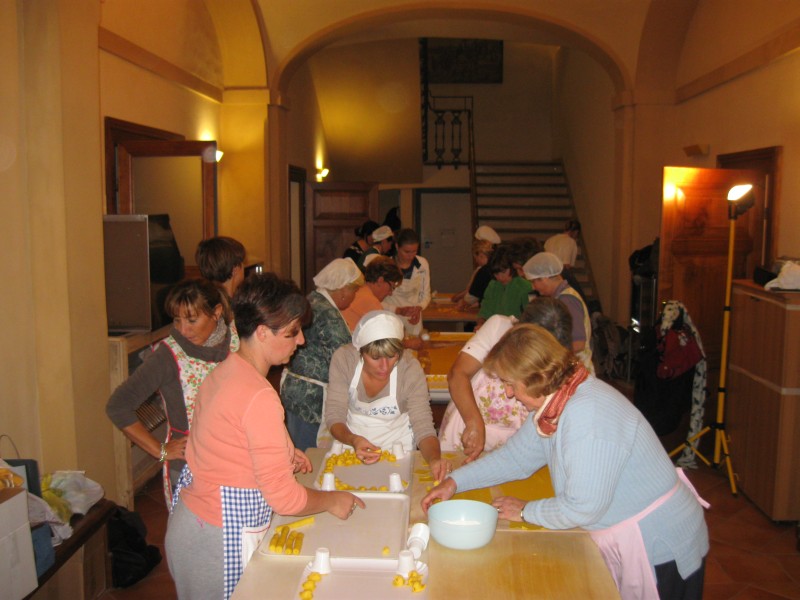 Sagra 2013: Preparazione Cappelletti