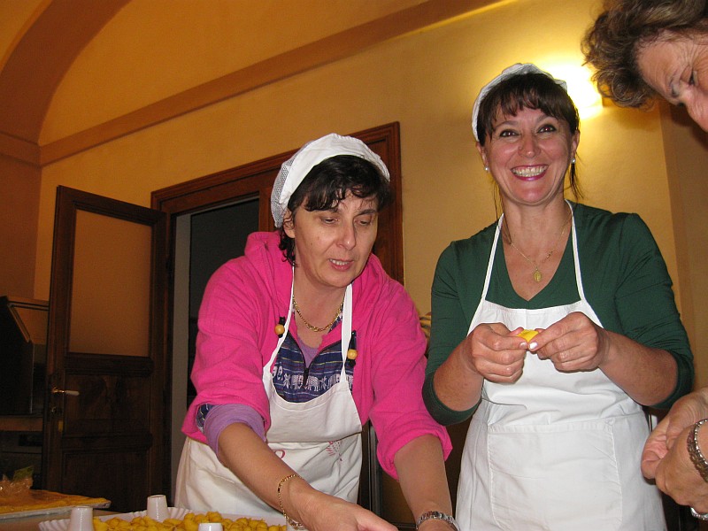 Sagra 2013: Preparazione Cappelletti