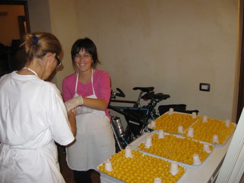 Sagra 2013: Preparazione Cappelletti