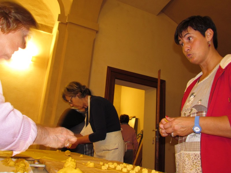 Sagra 2014: Preparazione Cappelletti