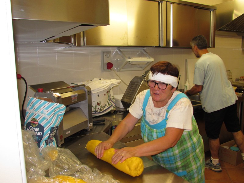 Sagra 2014: Preparazione Cappelletti