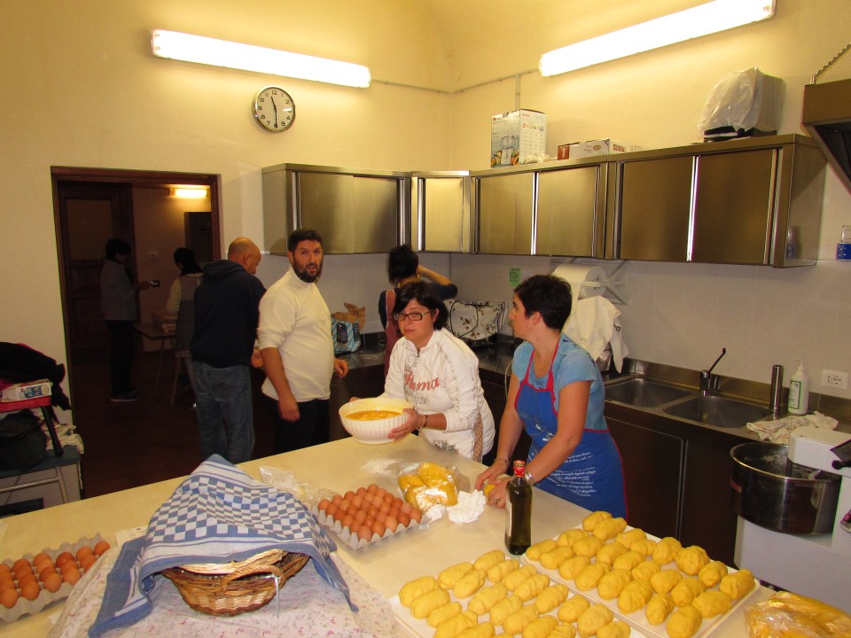 Sagra 2015: Preparazione Cappelletti