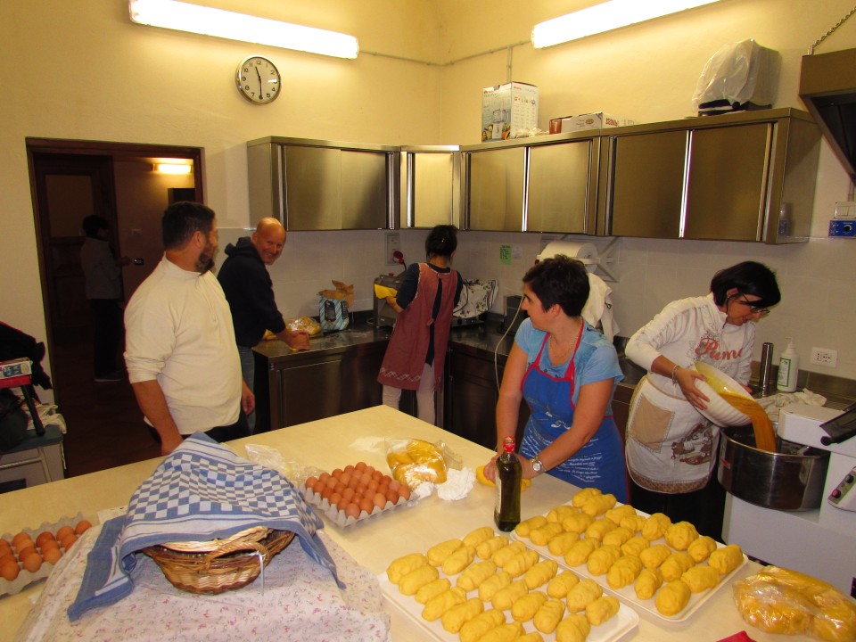 Sagra 2015: Preparazione Cappelletti