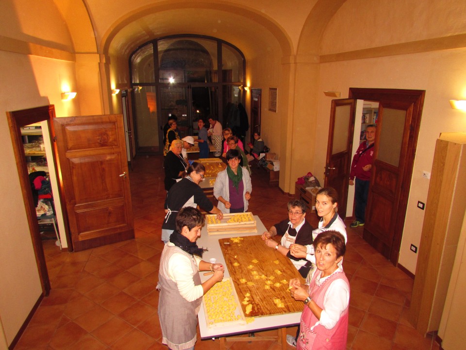 Sagra 2015: Preparazione Cappelletti